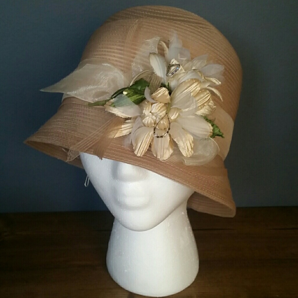 Adorable  vintage  hat by Gabriel Amar